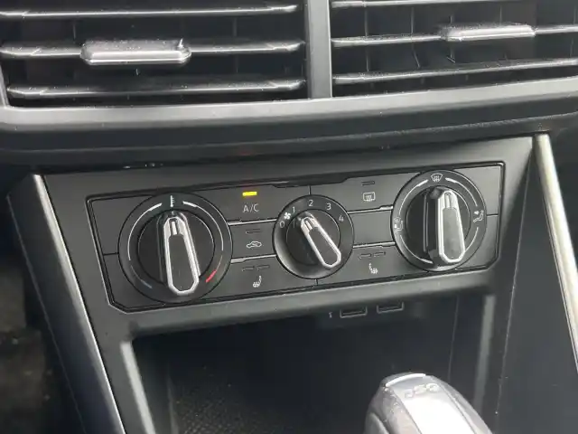Musta Viistoperä, Volkswagen Polo – YLC-869