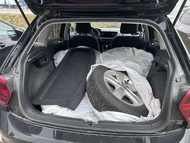 Musta Viistoperä, Volkswagen Polo – YLC-869