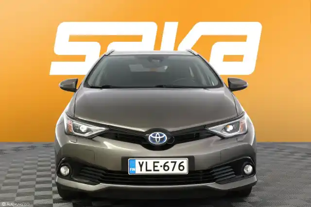 Harmaa Farmari, Toyota Auris – YLE-676