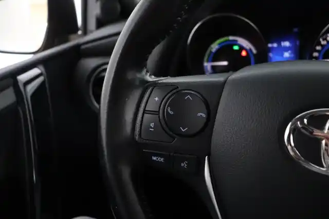 Harmaa Farmari, Toyota Auris – YLE-676