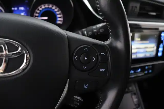 Harmaa Farmari, Toyota Auris – YLE-676