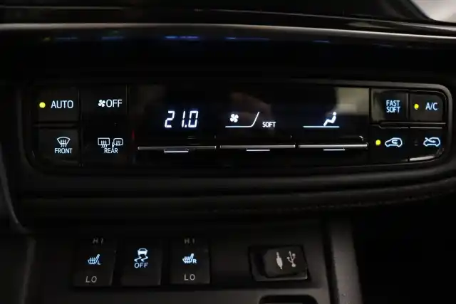 Harmaa Farmari, Toyota Auris – YLE-676