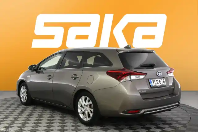 Harmaa Farmari, Toyota Auris – YLE-676