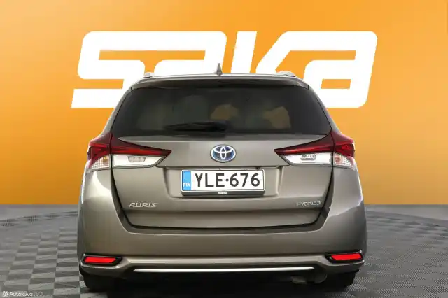 Harmaa Farmari, Toyota Auris – YLE-676