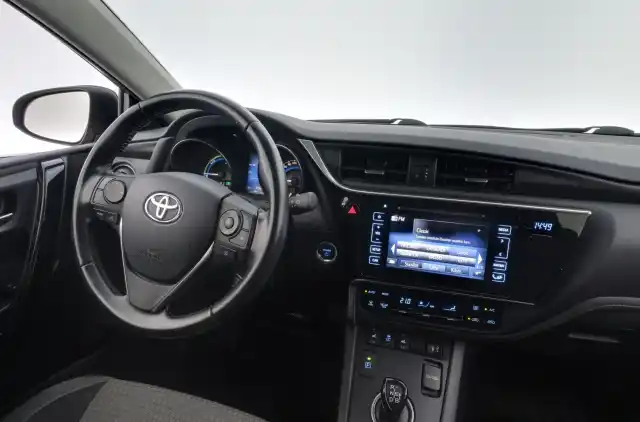 Harmaa Farmari, Toyota Auris – YLE-676