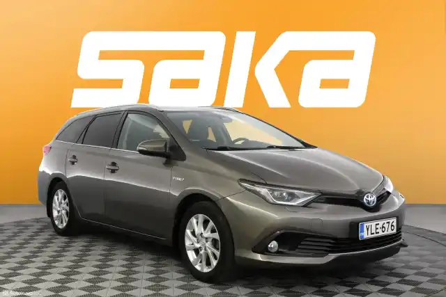 Harmaa Farmari, Toyota Auris – YLE-676