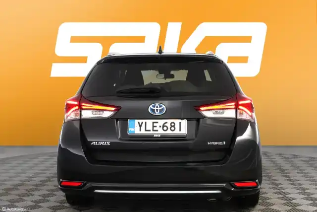 Musta Farmari, Toyota Auris – YLE-681