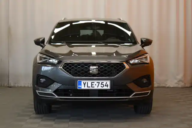 Harmaa Maastoauto, Seat Tarraco – YLE-754