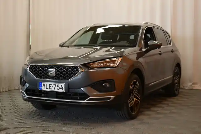 Harmaa Maastoauto, Seat Tarraco – YLE-754