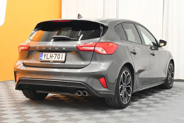 Harmaa Viistoperä, Ford Focus – YLH-701