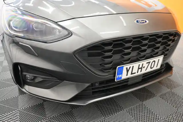 Harmaa Viistoperä, Ford Focus – YLH-701