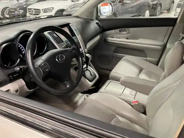 Harmaa Tila-auto, Lexus RX – YLH-765
