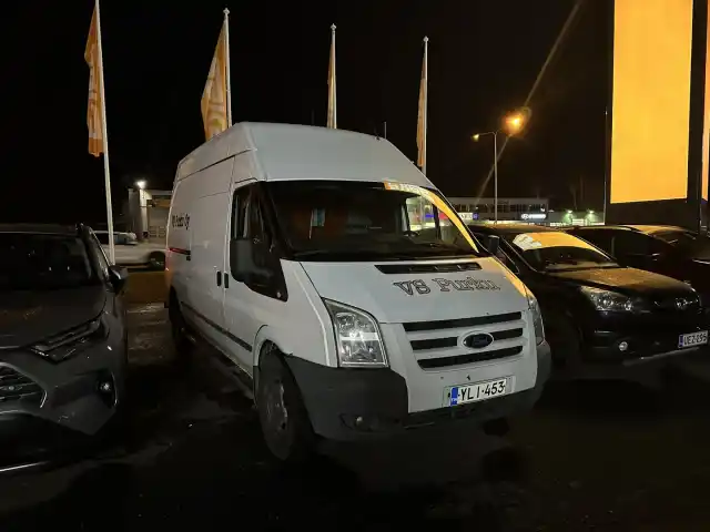 Valkoinen Pakettiauto, Ford Transit – YLI-453