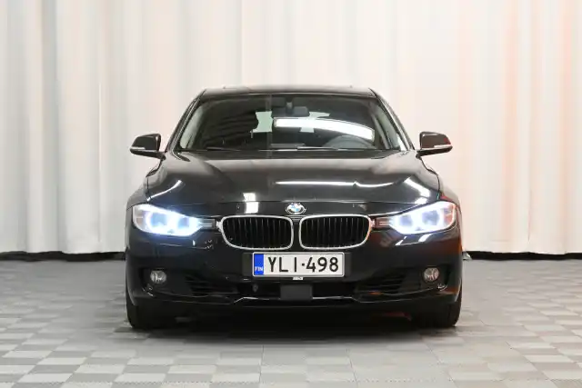 Musta Farmari, BMW 330 – YLI-498