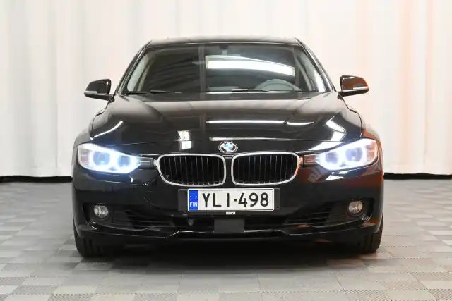 Musta Farmari, BMW 330 – YLI-498