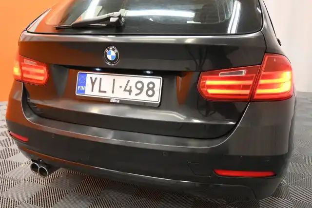 Musta Farmari, BMW 330 – YLI-498