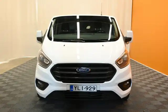 Valkoinen Pakettiauto, Ford Transit Custom – YLI-929