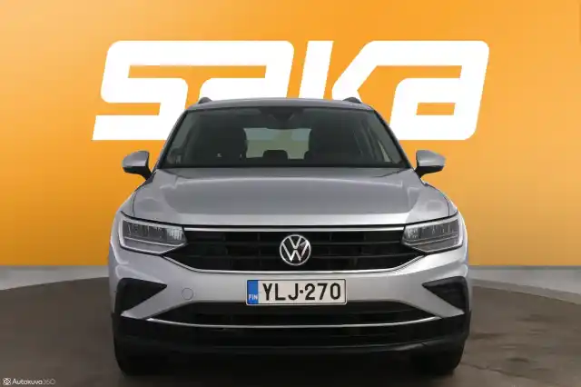 Harmaa Maastoauto, Volkswagen Tiguan – YLJ-270