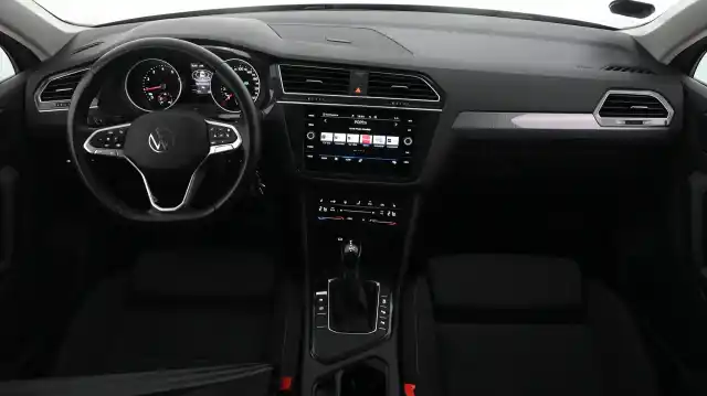Harmaa Maastoauto, Volkswagen Tiguan – YLJ-270