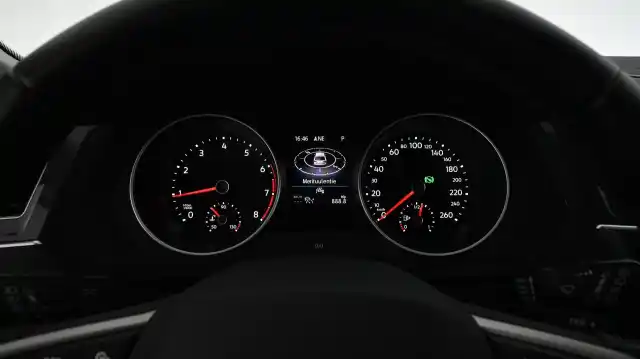 Harmaa Maastoauto, Volkswagen Tiguan – YLJ-270
