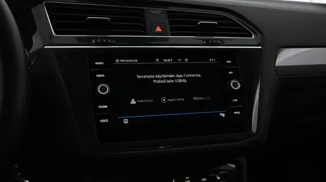 Harmaa Maastoauto, Volkswagen Tiguan – YLJ-270
