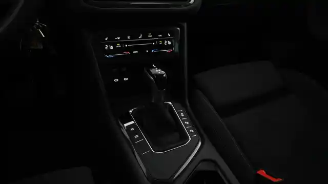 Harmaa Maastoauto, Volkswagen Tiguan – YLJ-270