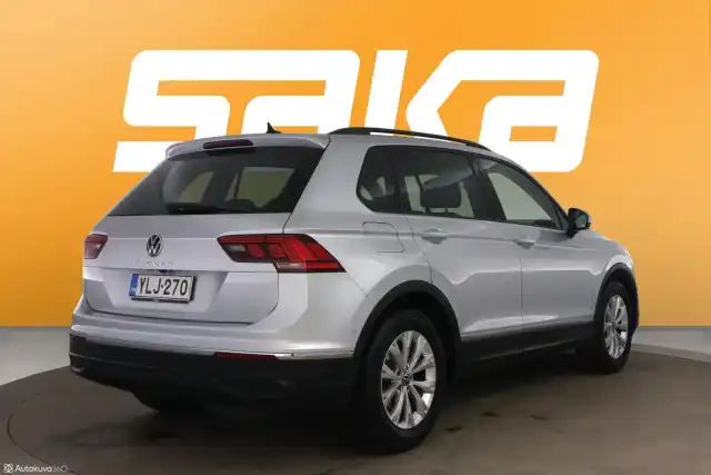 Harmaa Maastoauto, Volkswagen Tiguan – YLJ-270