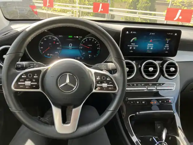Valkoinen Maastoauto, Mercedes-Benz GLC – YLJ-832