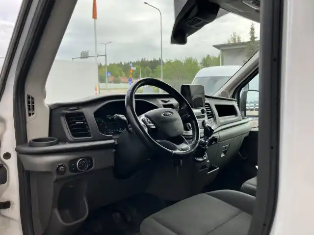 Valkoinen Pakettiauto, Ford Transit – YLJ-878