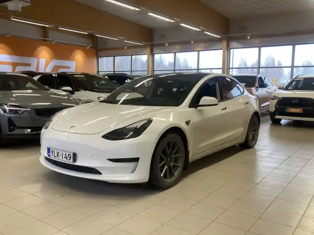 Valkoinen Sedan, Tesla Model 3 – YLK-149