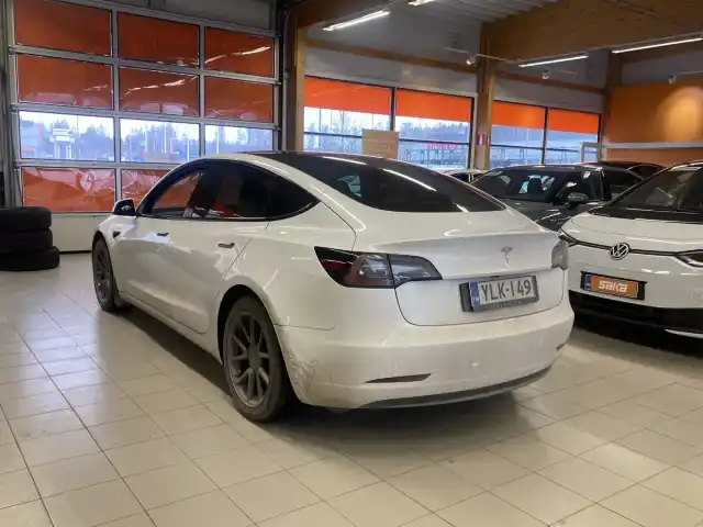 Valkoinen Sedan, Tesla Model 3 – YLK-149