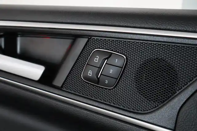 Sininen Tila-auto, Ford S-Max – YLK-261