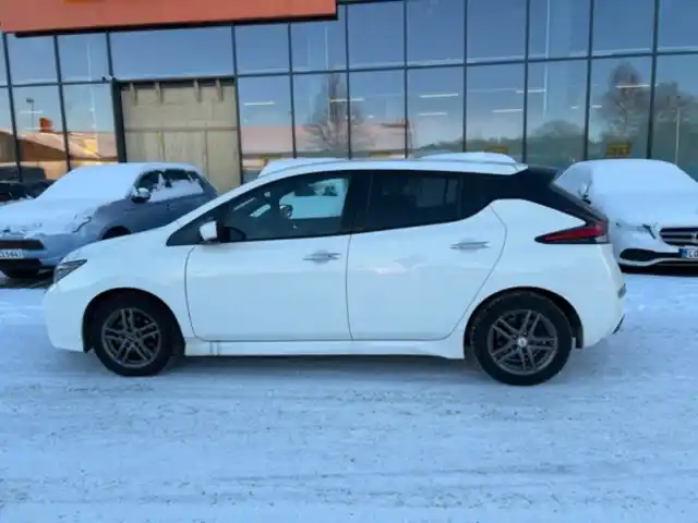 Valkoinen Viistoperä, Nissan Leaf – YLK-424