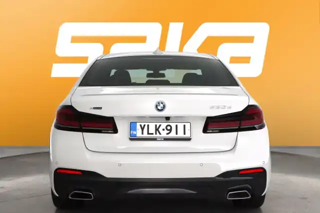 Valkoinen Sedan, BMW 530 – YLK-911