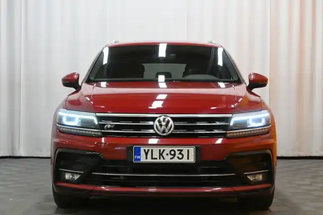 Punainen Maastoauto, Volkswagen Tiguan Allspace – YLK-931