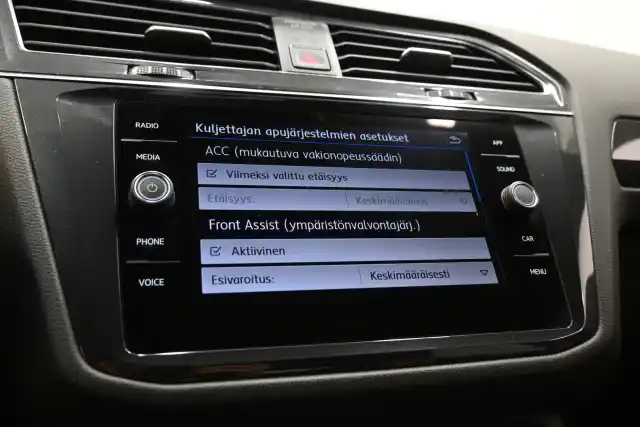 Punainen Maastoauto, Volkswagen Tiguan Allspace – YLK-931