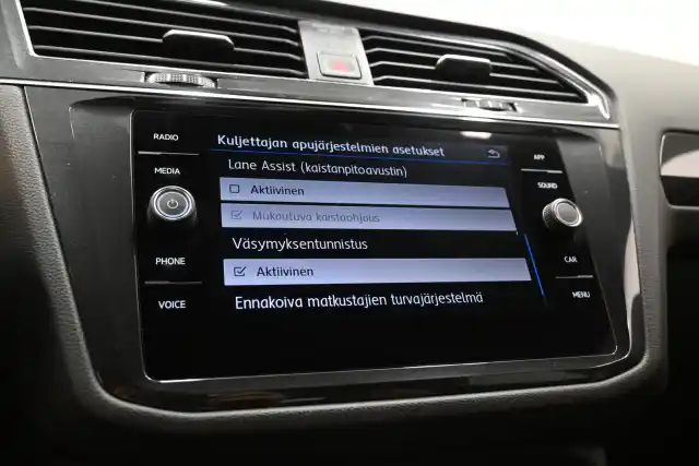 Punainen Maastoauto, Volkswagen Tiguan Allspace – YLK-931