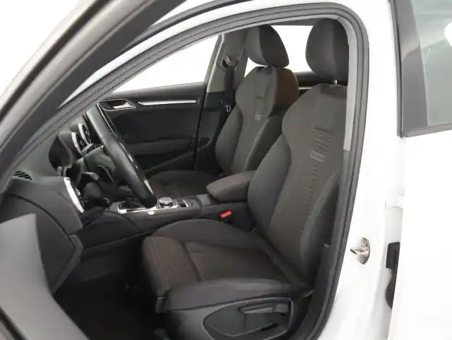 Valkoinen Viistoperä, Audi A3 – YLK-939