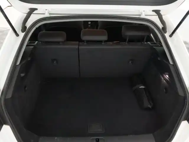 Valkoinen Viistoperä, Audi A3 – YLK-939