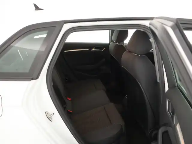 Valkoinen Viistoperä, Audi A3 – YLK-939