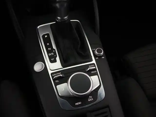 Valkoinen Viistoperä, Audi A3 – YLK-939