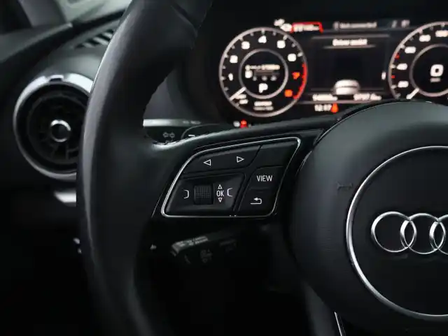 Valkoinen Viistoperä, Audi A3 – YLK-939