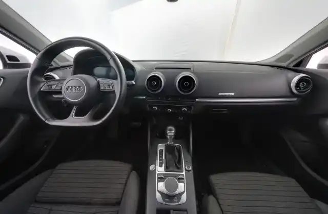 Valkoinen Viistoperä, Audi A3 – YLK-939