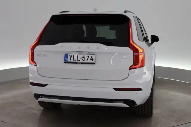 Valkoinen Maastoauto, Volvo XC90 – YLL-574