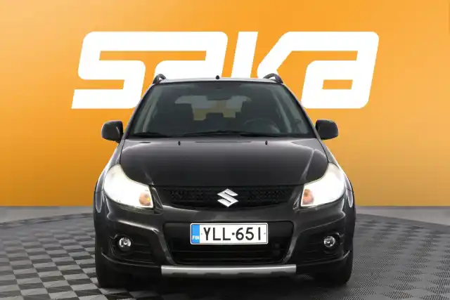 Musta Viistoperä, Suzuki SX4 – YLL-651