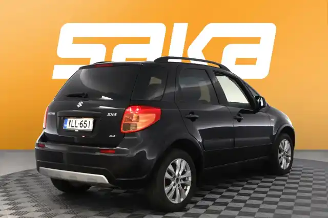 Musta Viistoperä, Suzuki SX4 – YLL-651