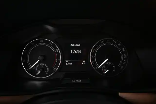 Musta Viistoperä, Skoda Scala – YLM-736