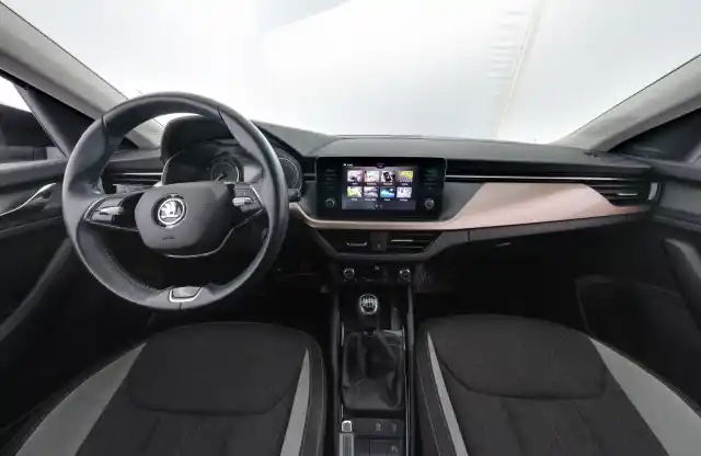 Musta Viistoperä, Skoda Scala – YLM-736