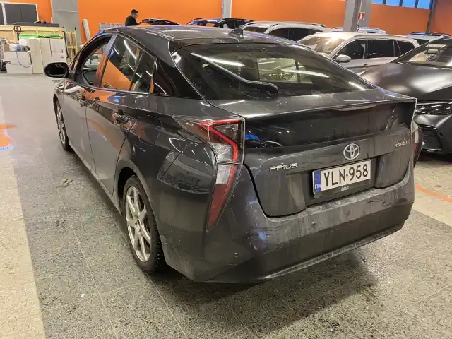 Harmaa Viistoperä, Toyota Prius – YLN-958