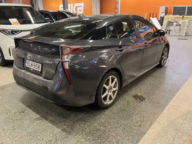 Harmaa Viistoperä, Toyota Prius – YLN-958